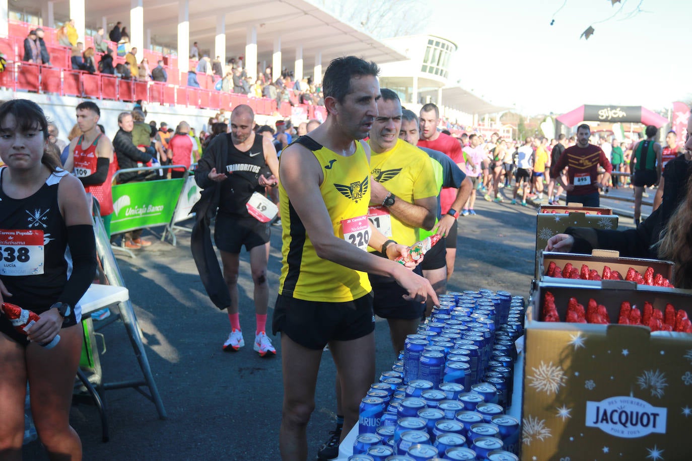 Miles de deportistas se dan cita en el Cross de Nochebuena de Gijón