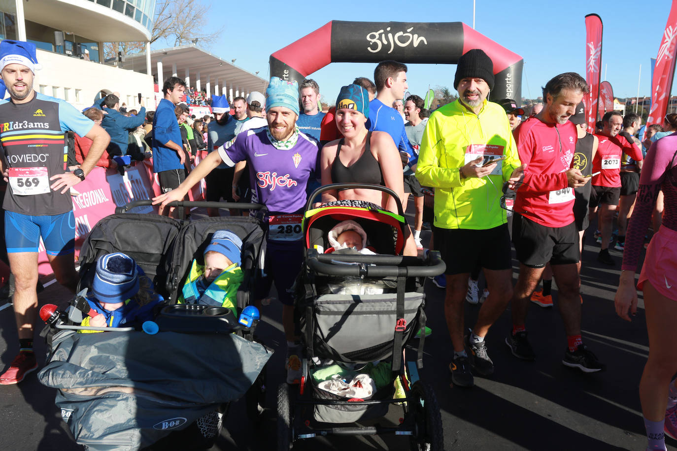 Miles de deportistas se dan cita en el Cross de Nochebuena de Gijón