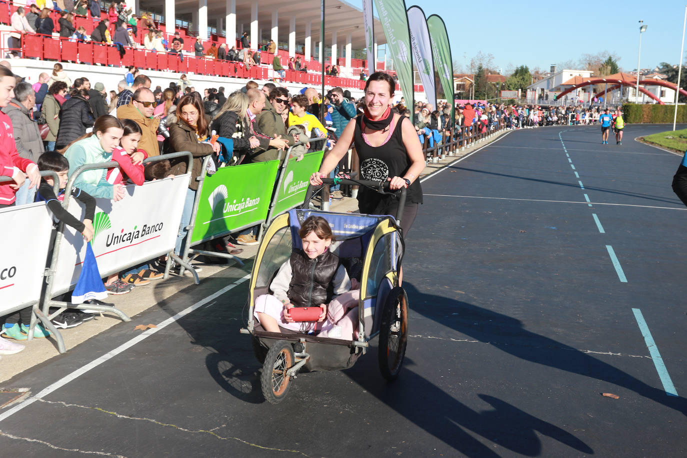 Miles de deportistas se dan cita en el Cross de Nochebuena de Gijón