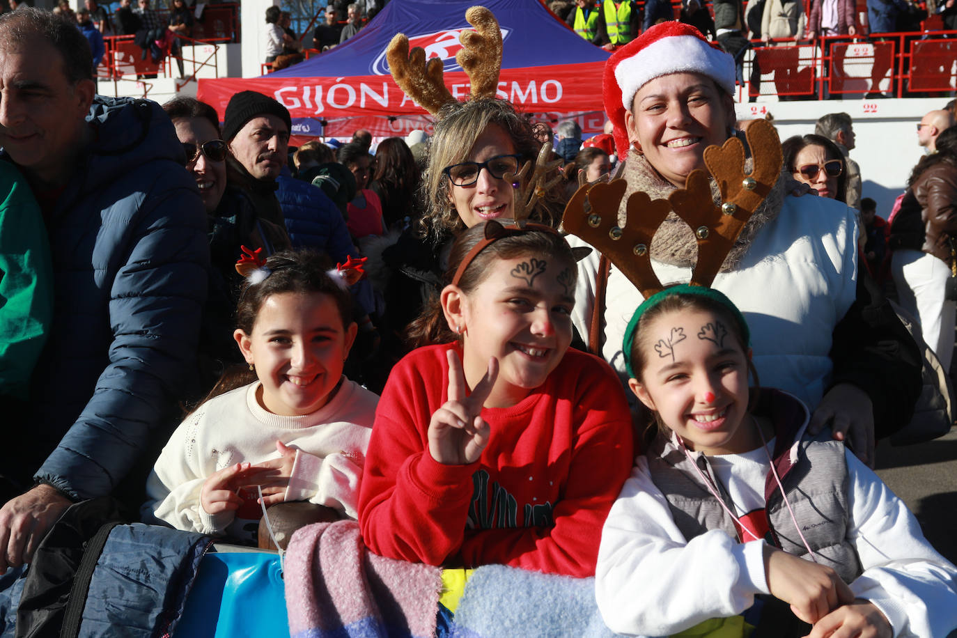 Miles de deportistas se dan cita en el Cross de Nochebuena de Gijón