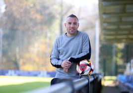 Santi Cazorla, tras uno de sus entrenamientos, en las instalaciones de El Requexón.