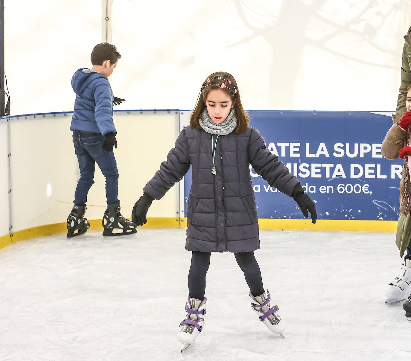 La pista de hielo triunfa en Oviedo