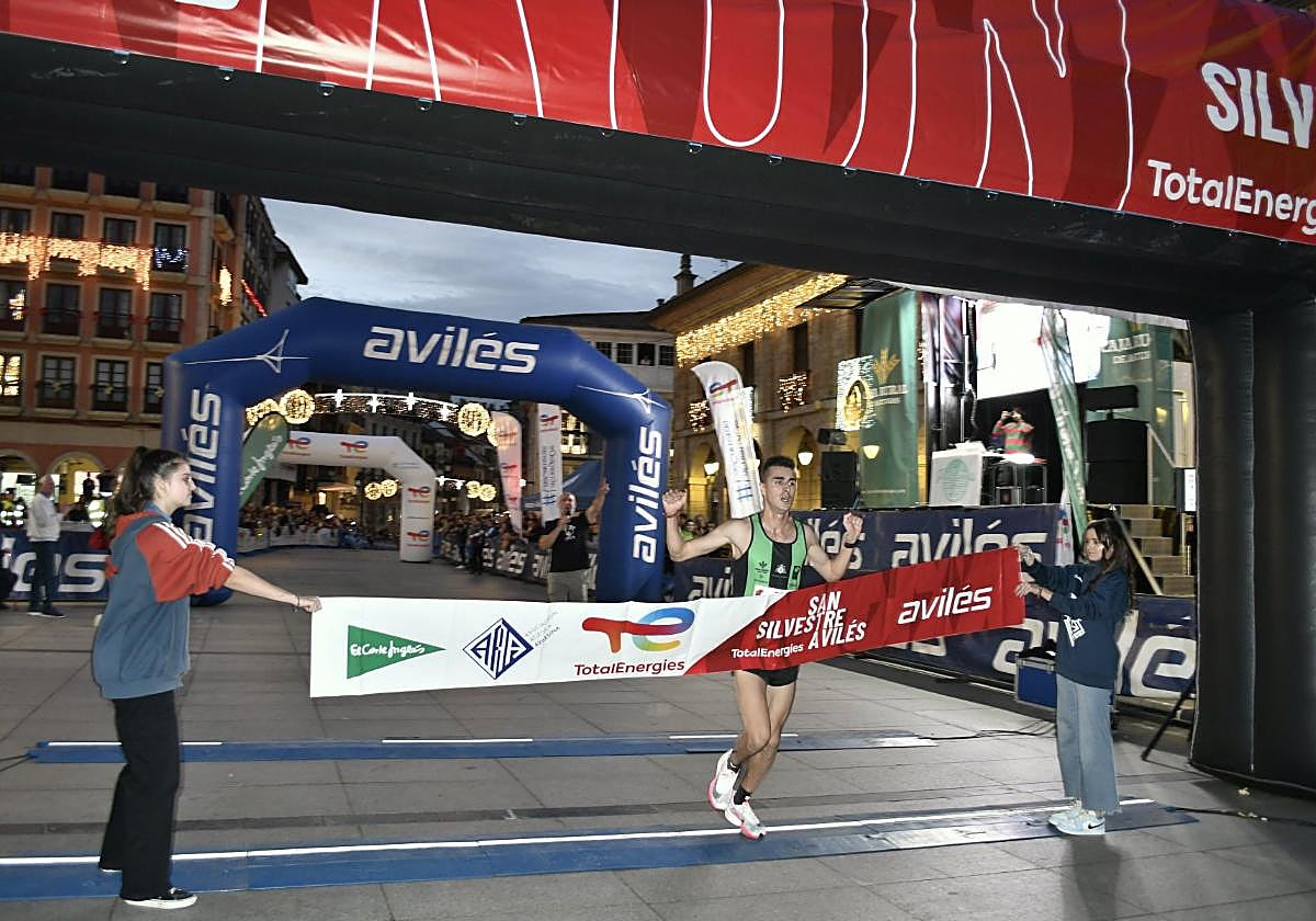 David Alfonso celebra su triunfo la pasada edición.