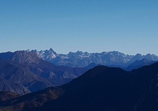 Mirando hacia Picos de Europa