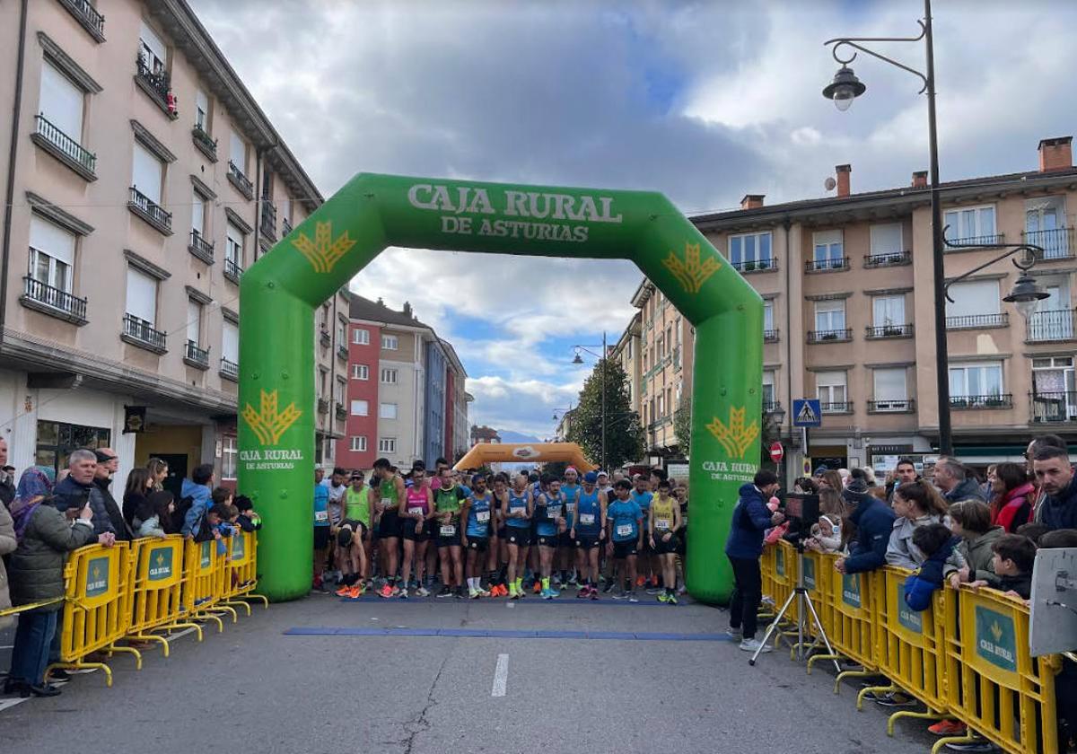 Christian Mesa gana en la cuarta San Silvestre de Lugones