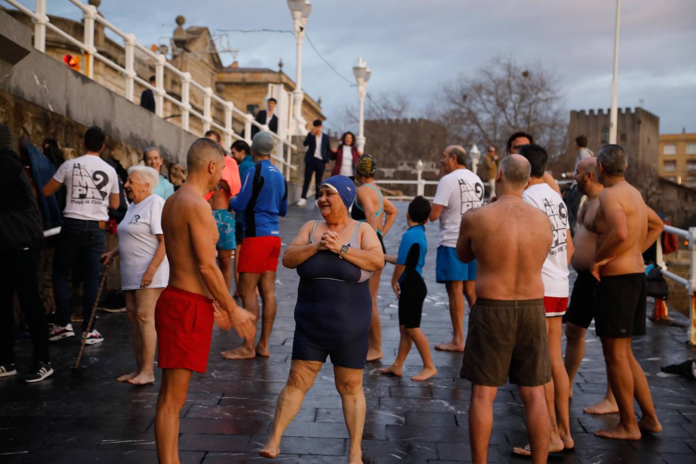 Fotos: Los primeros valientes de 2023 en sumergirse en San Lorenzo