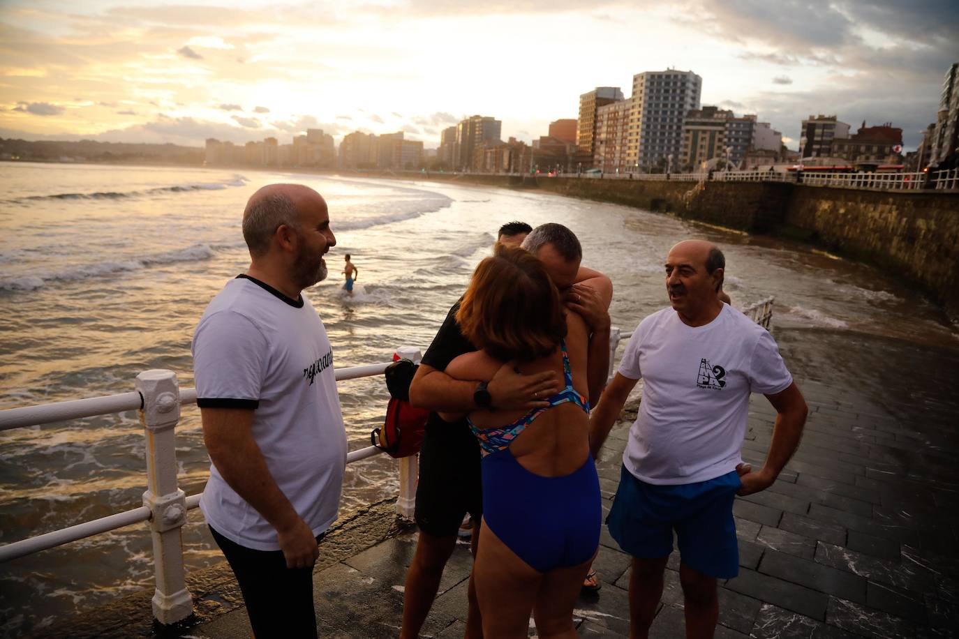 Fotos: Los primeros valientes de 2023 en sumergirse en San Lorenzo