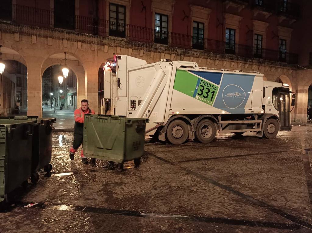 Fotos: Una Nochevieja que volvió a ser de multitudes en Asturias