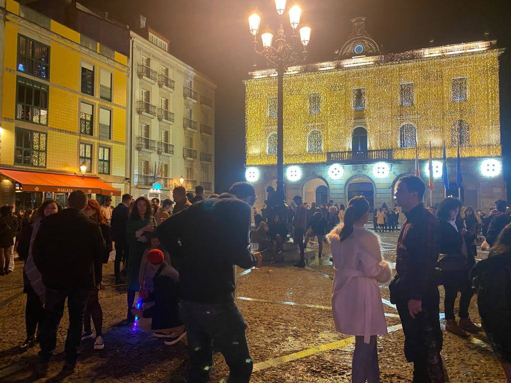 Fotos: Una Nochevieja que volvió a ser de multitudes en Asturias