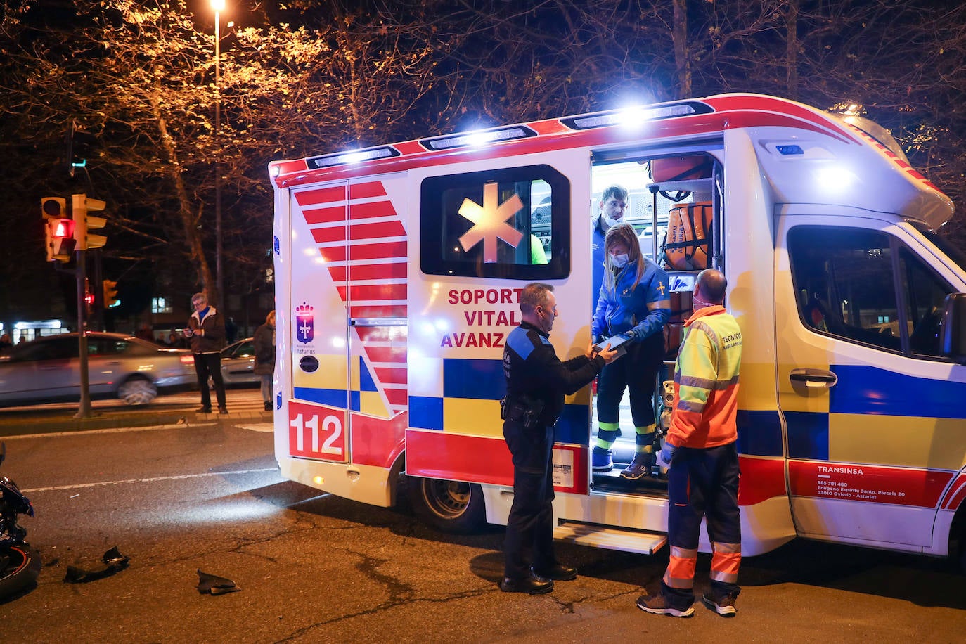 Fotos: Grave accidente entre un coche y una moto en Gijón