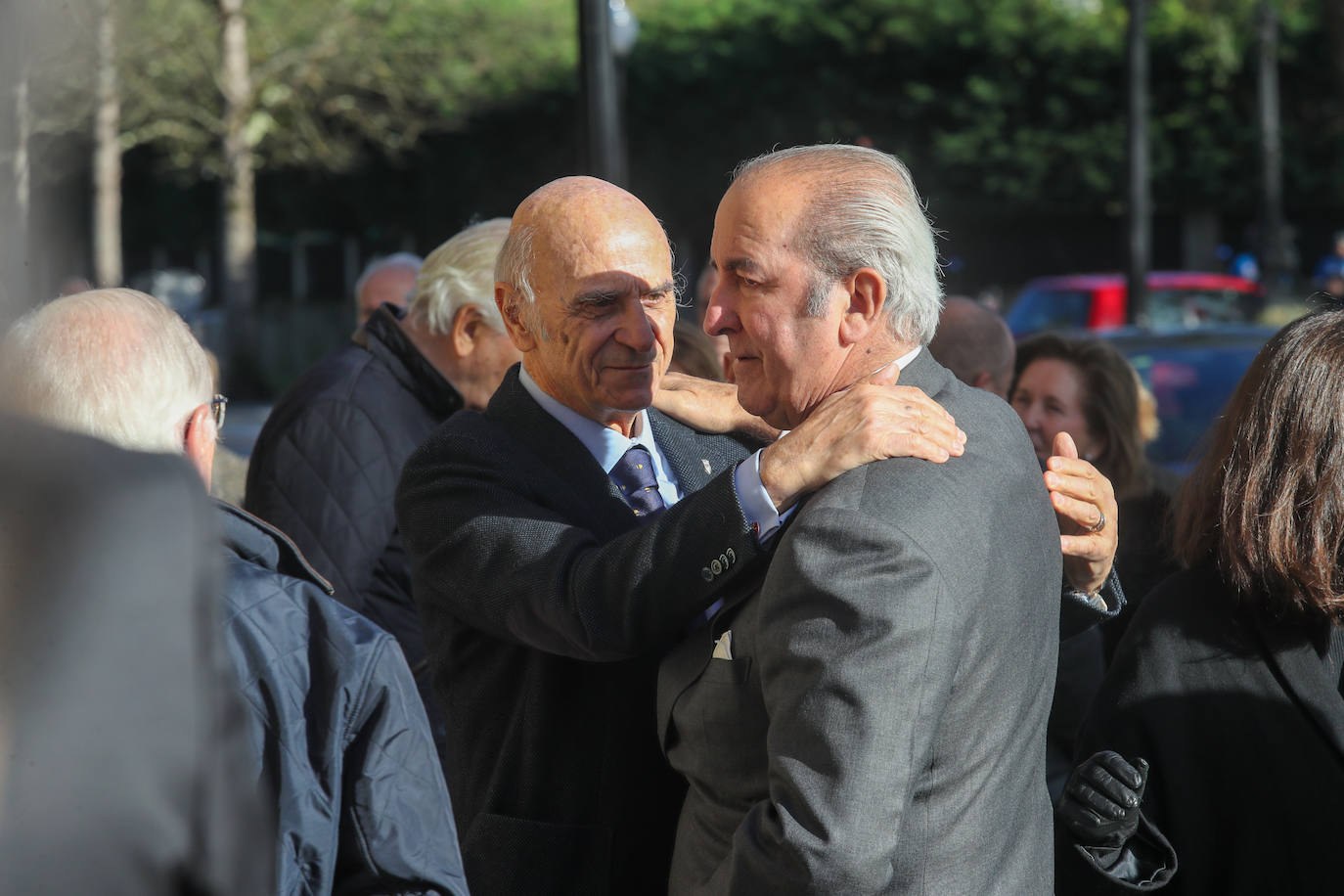 Fotos: Emocionada despedida en Gijón al empresario Romualdo Alvargonzález