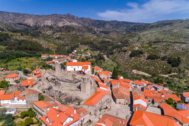 25. Castelo Novo, Portugal. El pueblo integra uno de los yacimientos arqueológicos más importantes de esta región: las termas romanas y un asentamiento fortificado de la Edad del Bronce. Debido a su valor patrimonial, histórico y arqueológico, el pueblo forma parte de la “Red de Aldeias Históricas de Portugal”.