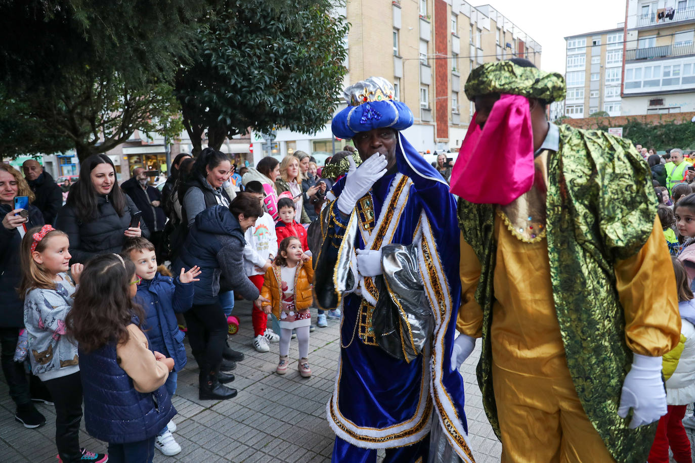 Fotos: Últimas peticiones a los Reyes Magos en El Coto, Ceares y Pescadores