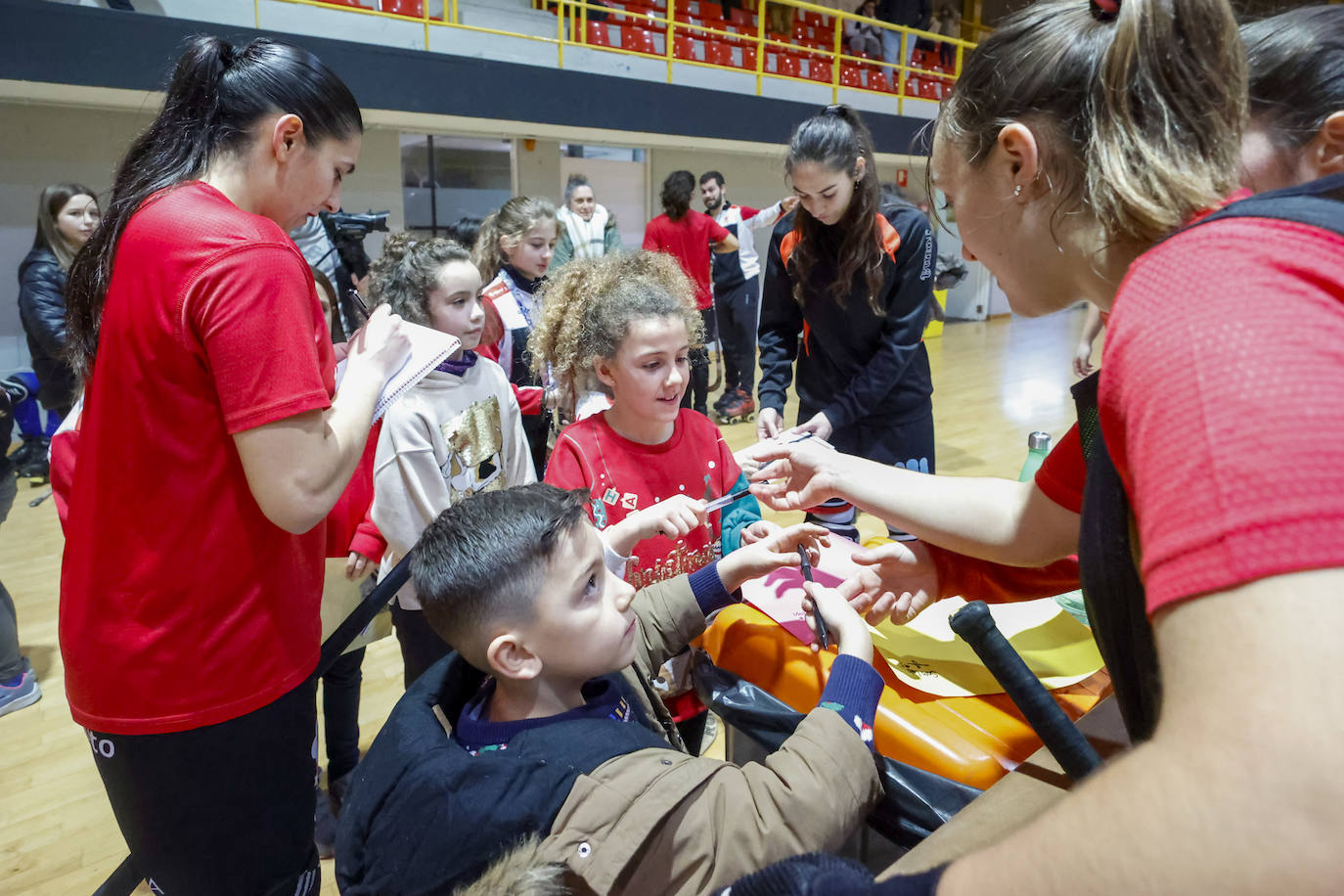 Fotos: El Telecable Gijón se carga de la energía de la afición