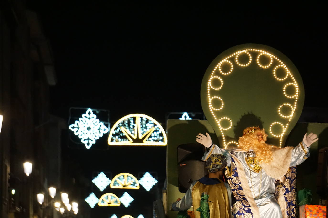 Fotos: La ilusión de los Reyes Magos llega a Cangas de Onís