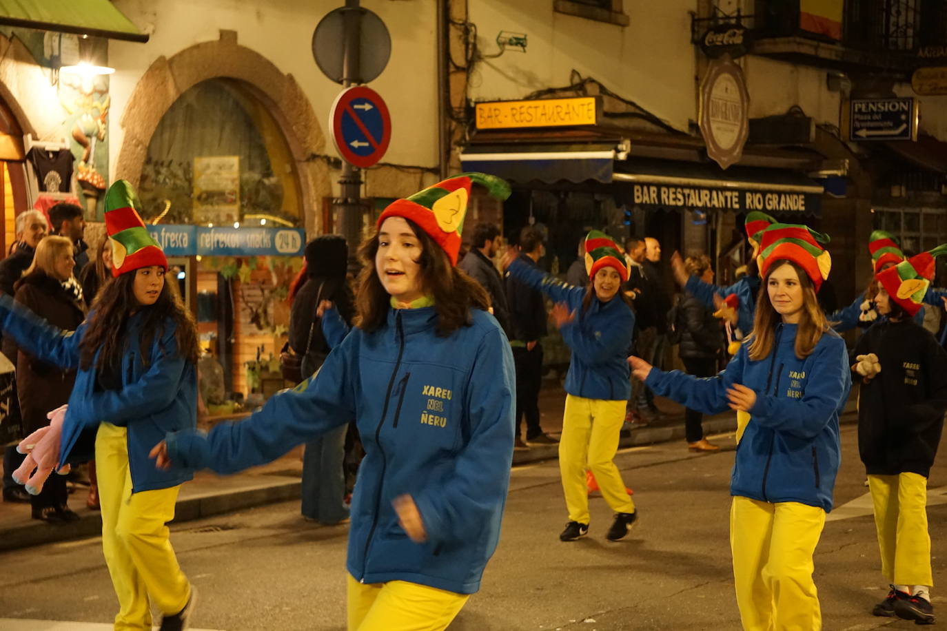 Fotos: La ilusión de los Reyes Magos llega a Cangas de Onís