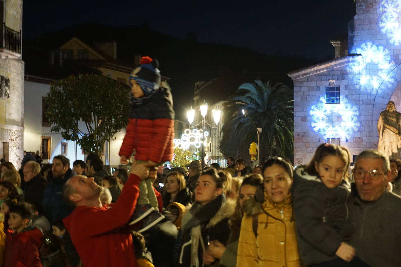 Fotos: La ilusión de los Reyes Magos llega a Cangas de Onís