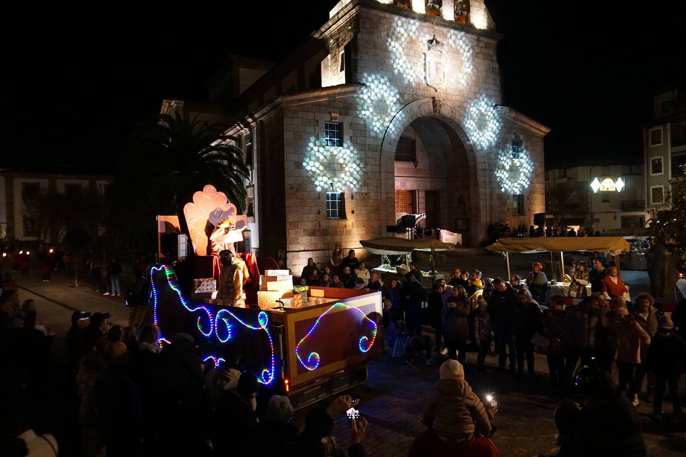 Fotos: La ilusión de los Reyes Magos llega a Cangas de Onís