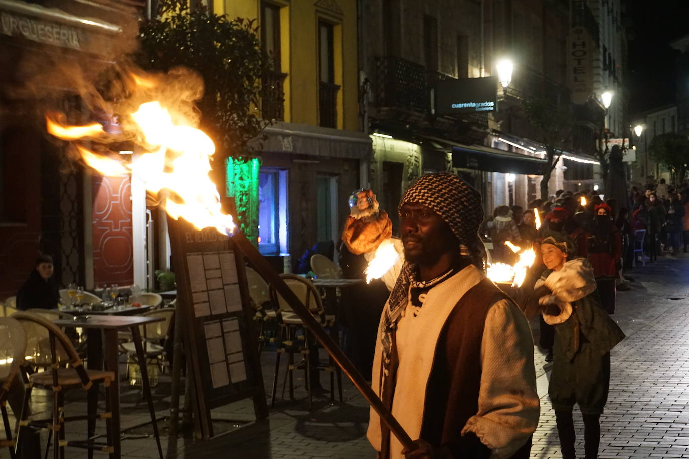 Fotos: La ilusión de los Reyes Magos llega a Cangas de Onís