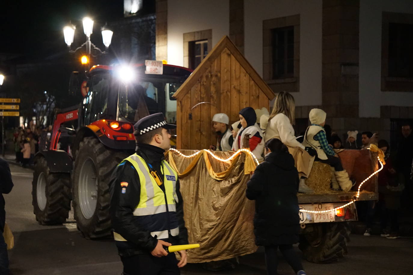 Fotos: La ilusión de los Reyes Magos llega a Cangas de Onís