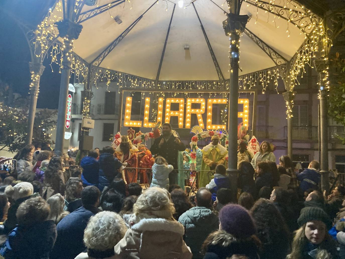 Fotos: Emoción y nervios en el occidente asturiano por los Reyes Magos