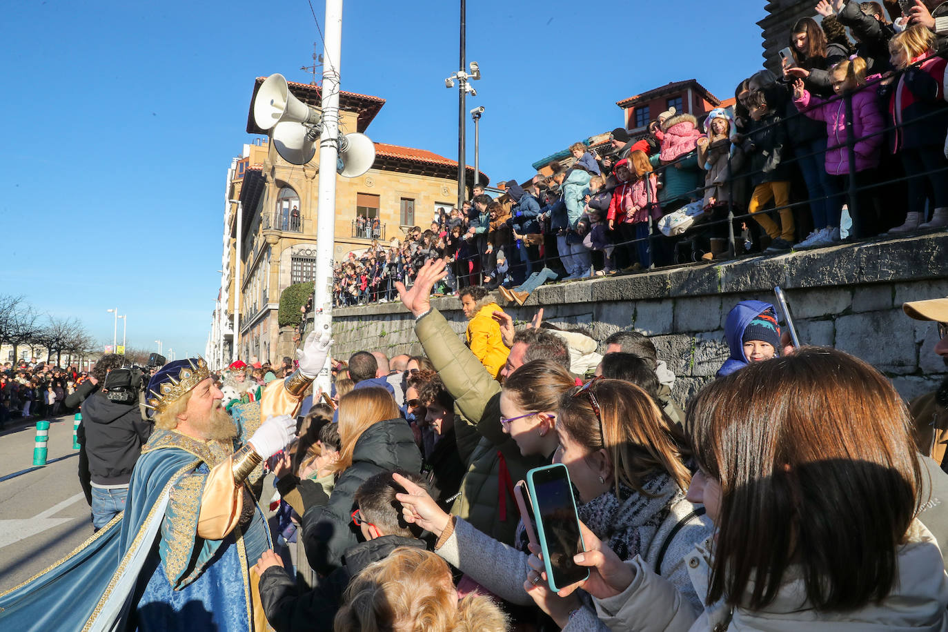 Fotos: Rostros llenos de ilusión en la recepción de los Reyes Magos de Gijón