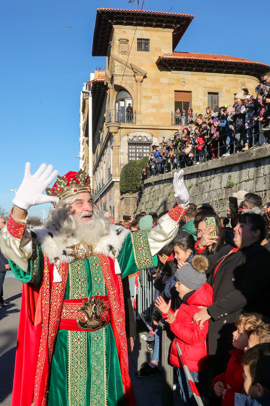 Fotos: Rostros llenos de ilusión en la recepción de los Reyes Magos de Gijón