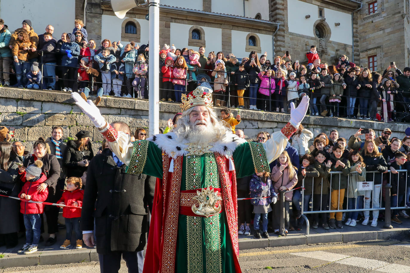 Fotos: Rostros llenos de ilusión en la recepción de los Reyes Magos de Gijón