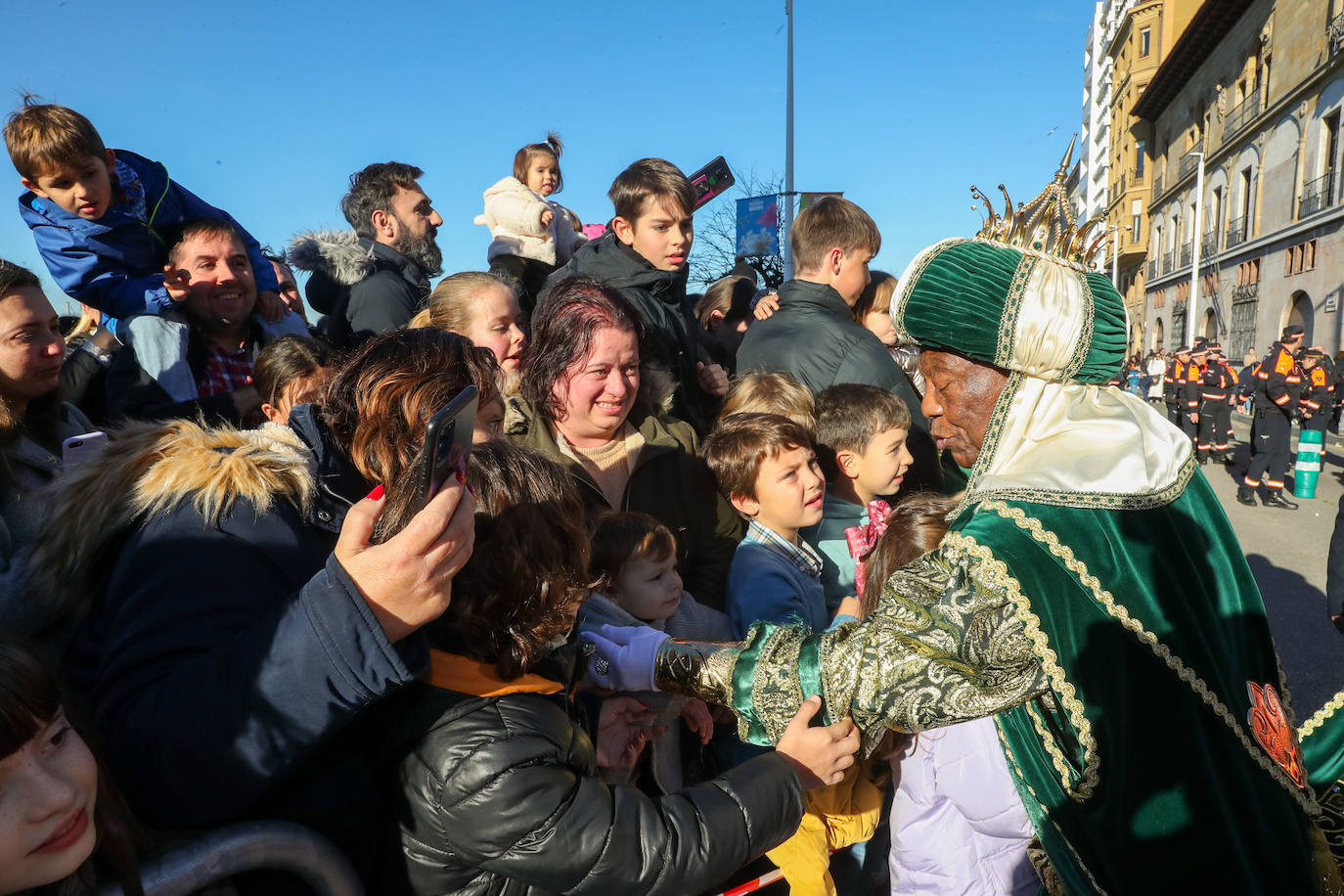 Fotos: Rostros llenos de ilusión en la recepción de los Reyes Magos de Gijón