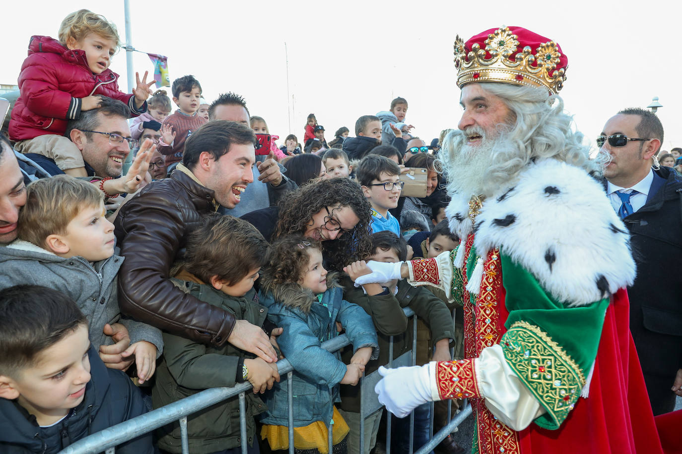 Fotos: Rostros llenos de ilusión en la recepción de los Reyes Magos de Gijón