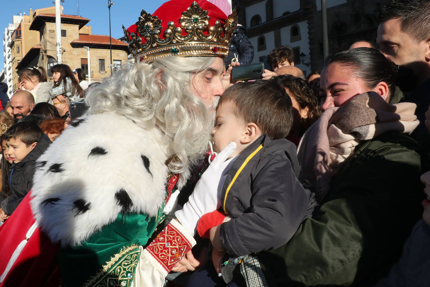 Fotos: Rostros llenos de ilusión en la recepción de los Reyes Magos de Gijón