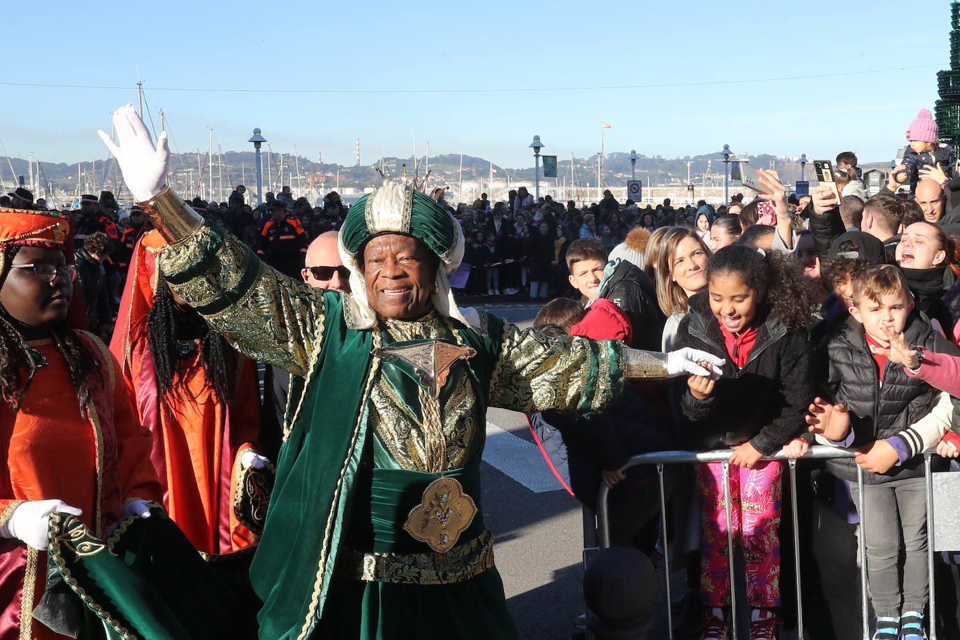 Fotos: Rostros llenos de ilusión en la recepción de los Reyes Magos de Gijón