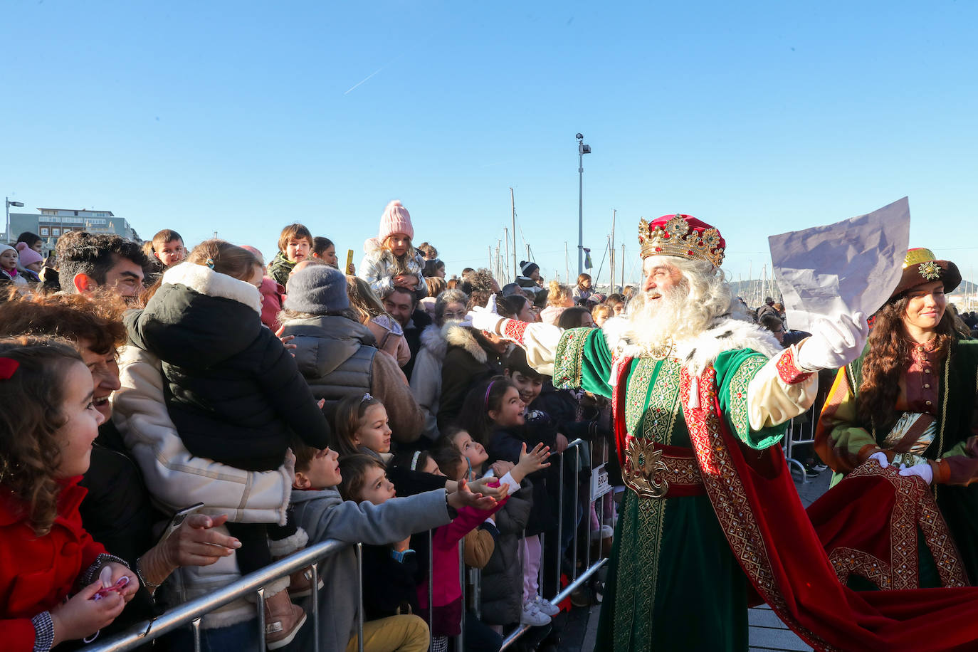 Fotos: Rostros llenos de ilusión en la recepción de los Reyes Magos de Gijón