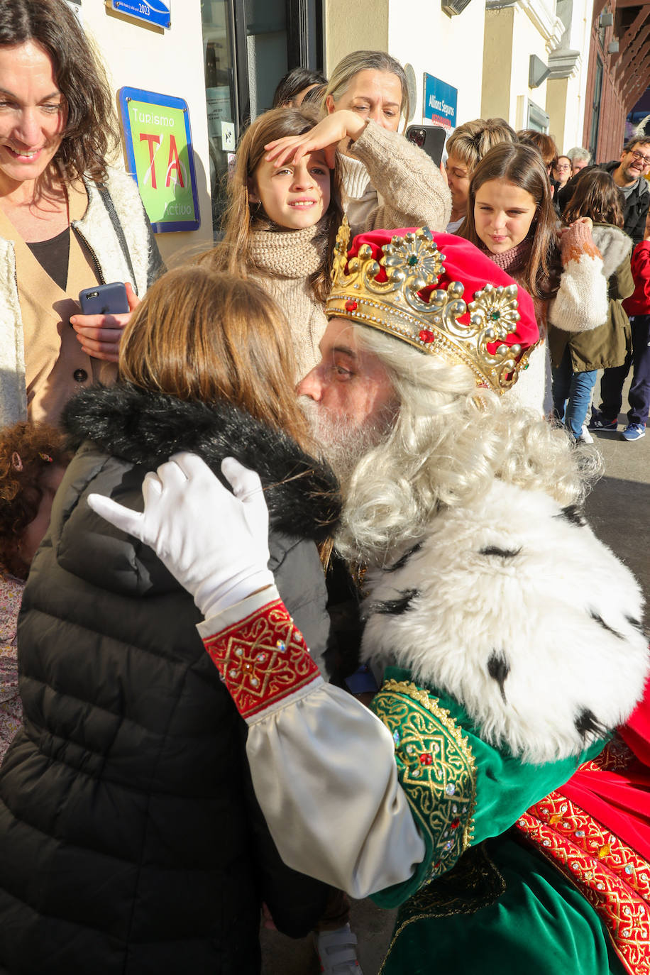 Fotos: Rostros llenos de ilusión en la recepción de los Reyes Magos de Gijón