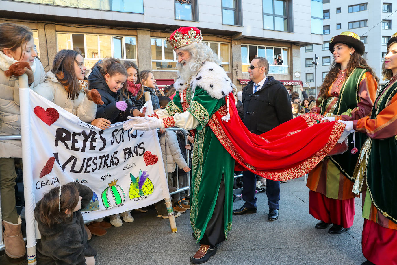 Fotos: Rostros llenos de ilusión en la recepción de los Reyes Magos de Gijón