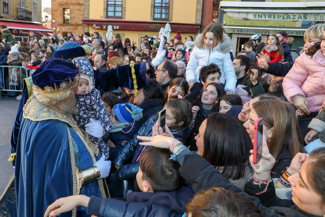 Fotos: Rostros llenos de ilusión en la recepción de los Reyes Magos de Gijón