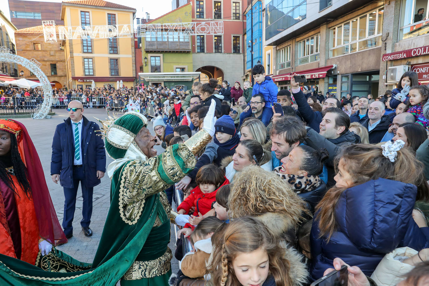 Fotos: Rostros llenos de ilusión en la recepción de los Reyes Magos de Gijón