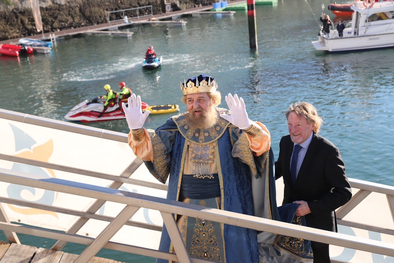 Fotos: Rostros llenos de ilusión en la recepción de los Reyes Magos de Gijón