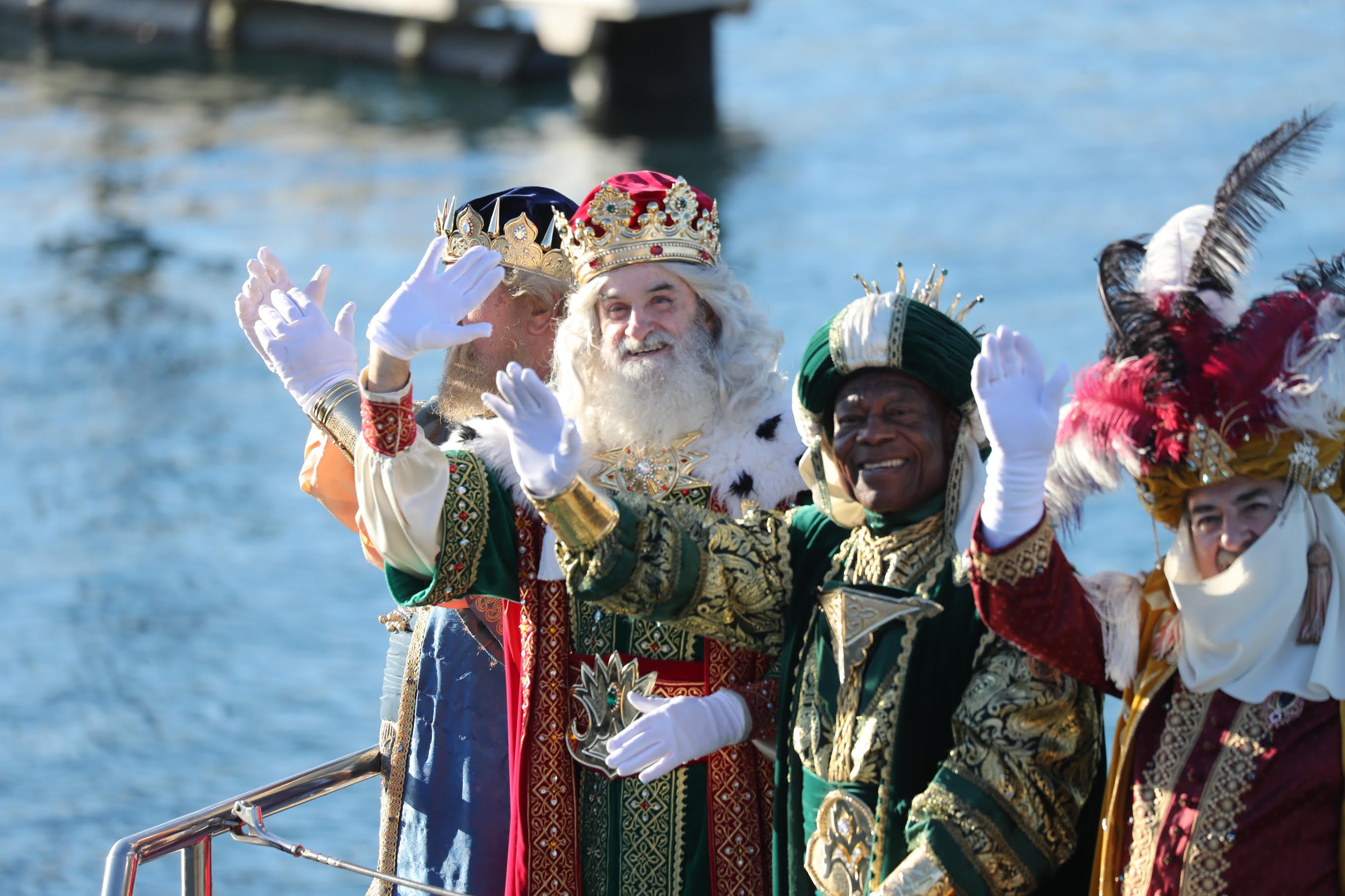 Fotos: Rostros llenos de ilusión en la recepción de los Reyes Magos de Gijón