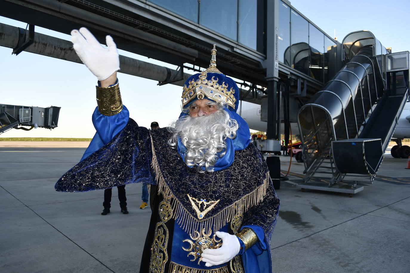 Fotos: Así ha sido la emocionante llegada de los Reyes Magos al aeropuerto de Asturias