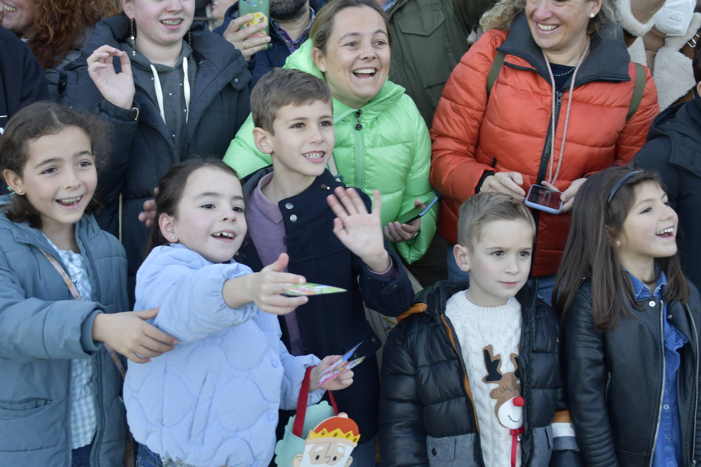 Fotos: Así ha sido la emocionante llegada de los Reyes Magos al aeropuerto de Asturias