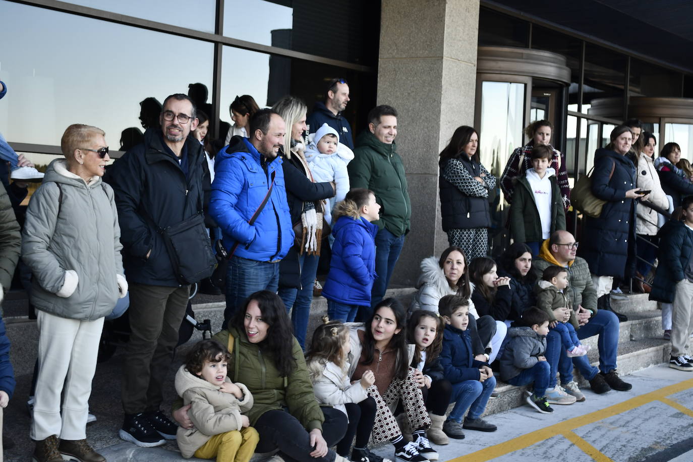 Fotos: Así ha sido la emocionante llegada de los Reyes Magos al aeropuerto de Asturias