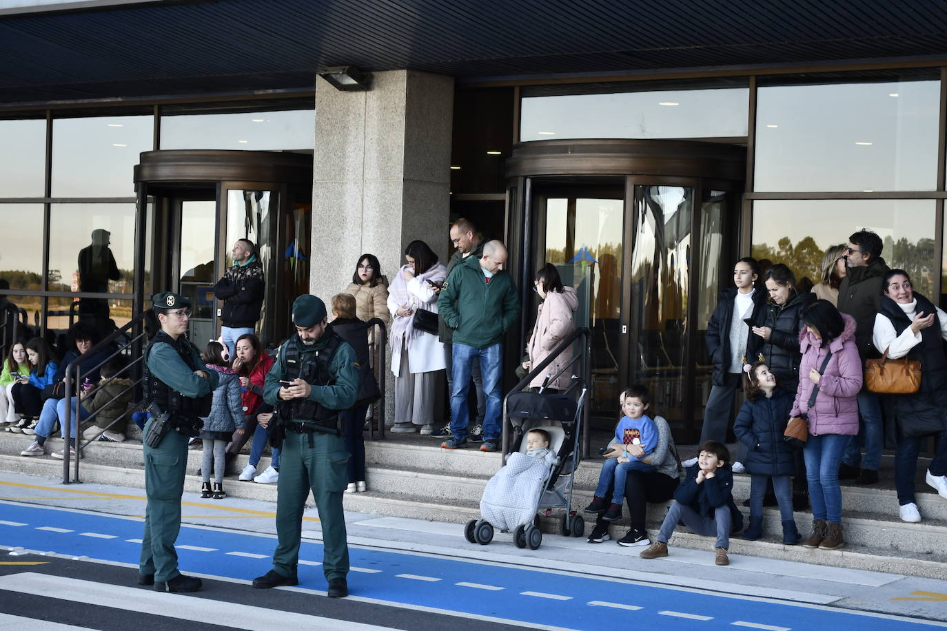 Fotos: Así ha sido la emocionante llegada de los Reyes Magos al aeropuerto de Asturias