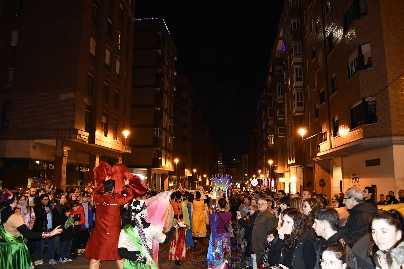 Fotos: Melchor, Gaspar y Baltasar llenan Avilés de ilusión