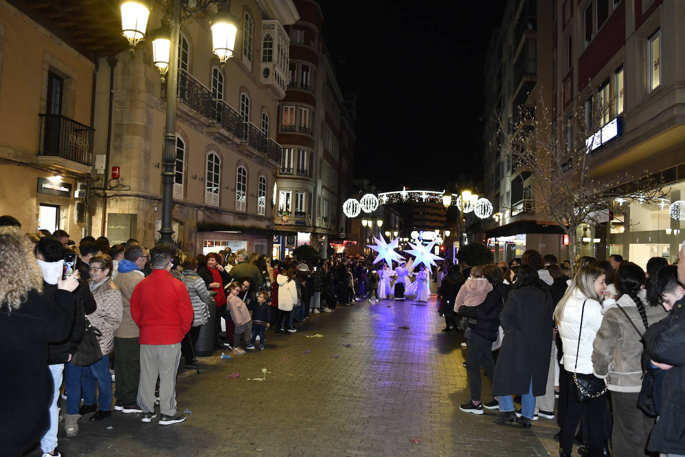 Fotos: Melchor, Gaspar y Baltasar llenan Avilés de ilusión