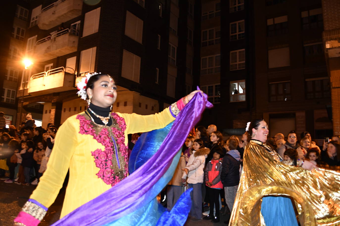 Fotos: Melchor, Gaspar y Baltasar llenan Avilés de ilusión