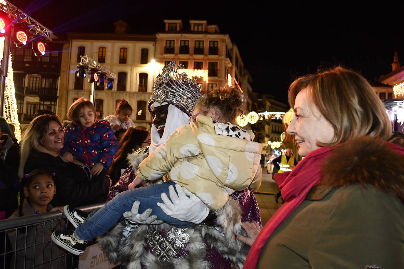 Fotos: Melchor, Gaspar y Baltasar llenan Avilés de ilusión
