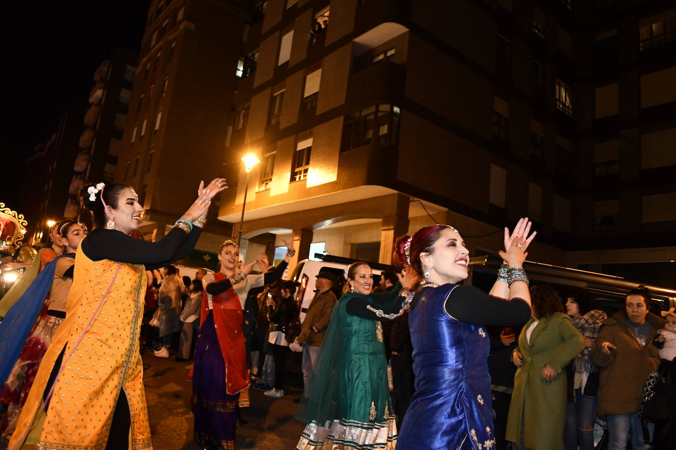 Fotos: Melchor, Gaspar y Baltasar llenan Avilés de ilusión