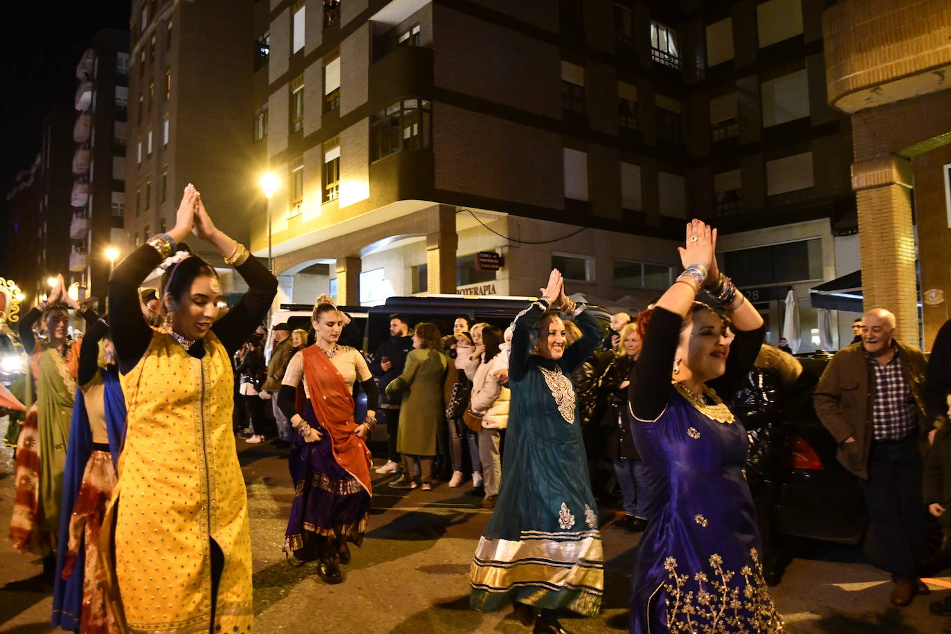 Fotos: Melchor, Gaspar y Baltasar llenan Avilés de ilusión