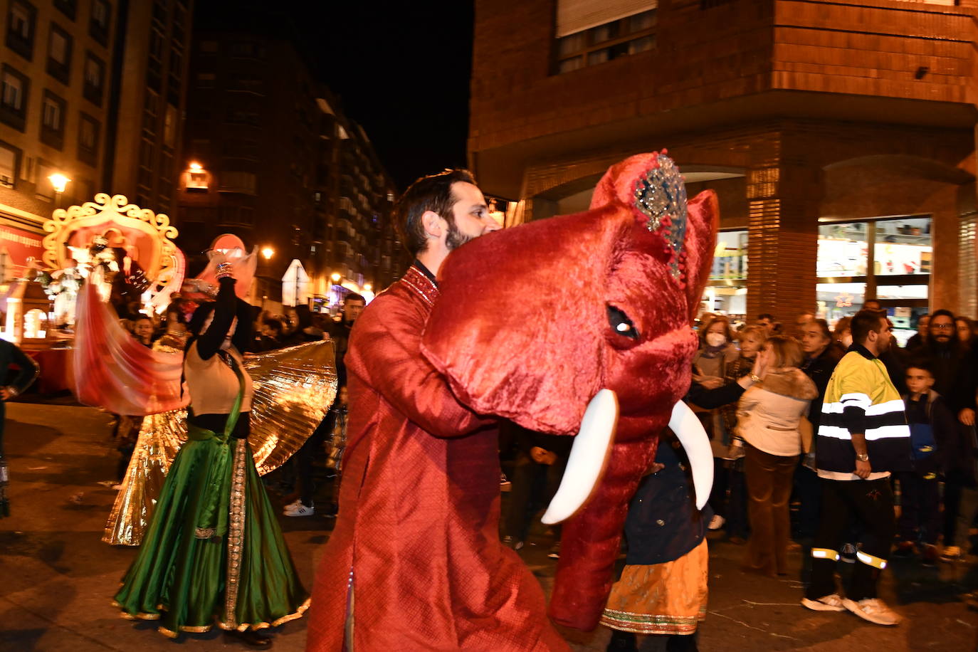 Fotos: Melchor, Gaspar y Baltasar llenan Avilés de ilusión